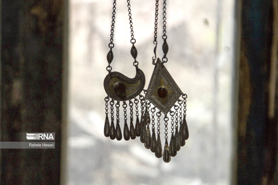 ساخت زیور آلات ترکمن
