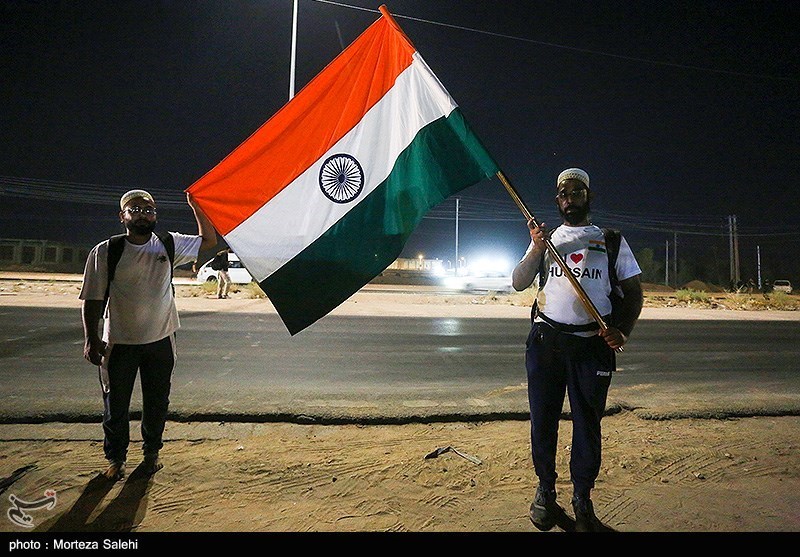 پیاده روی شبانه زائرین اربعین حسینی در مسیر نجف به کربلا