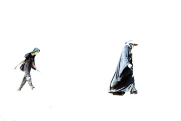 پیاده روی در گرمای ۵۰ درجه