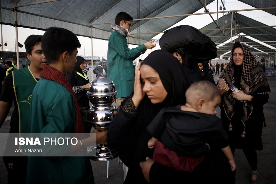 تردد شبانه زائران اربعین حسینی از مرز شلمچه