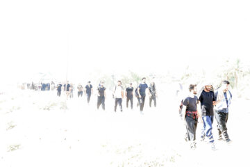 پیاده روی در گرمای ۵۰ درجه