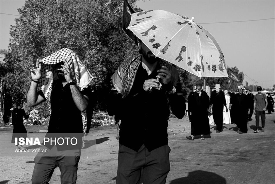 پیاده‌روی زائران اربعین در دمای ۴۰ درجه عراق