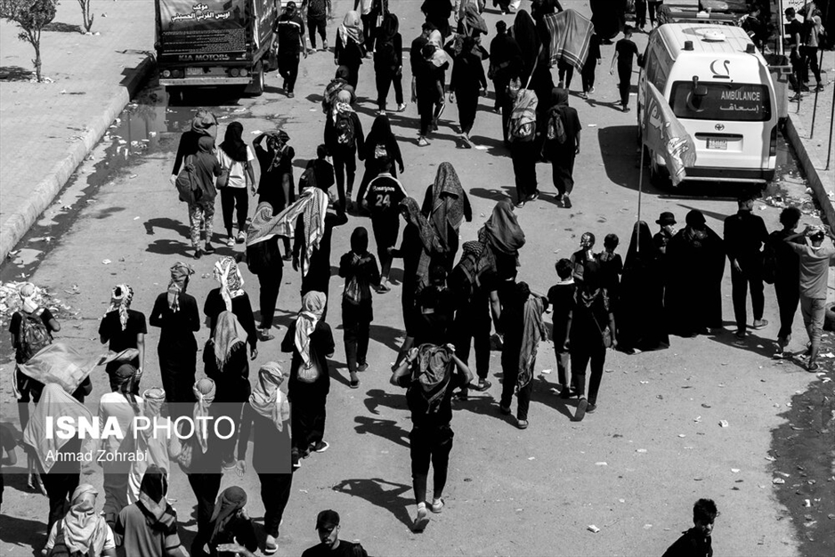 پیاده‌روی زائران اربعین در دمای ۴۰ درجه عراق