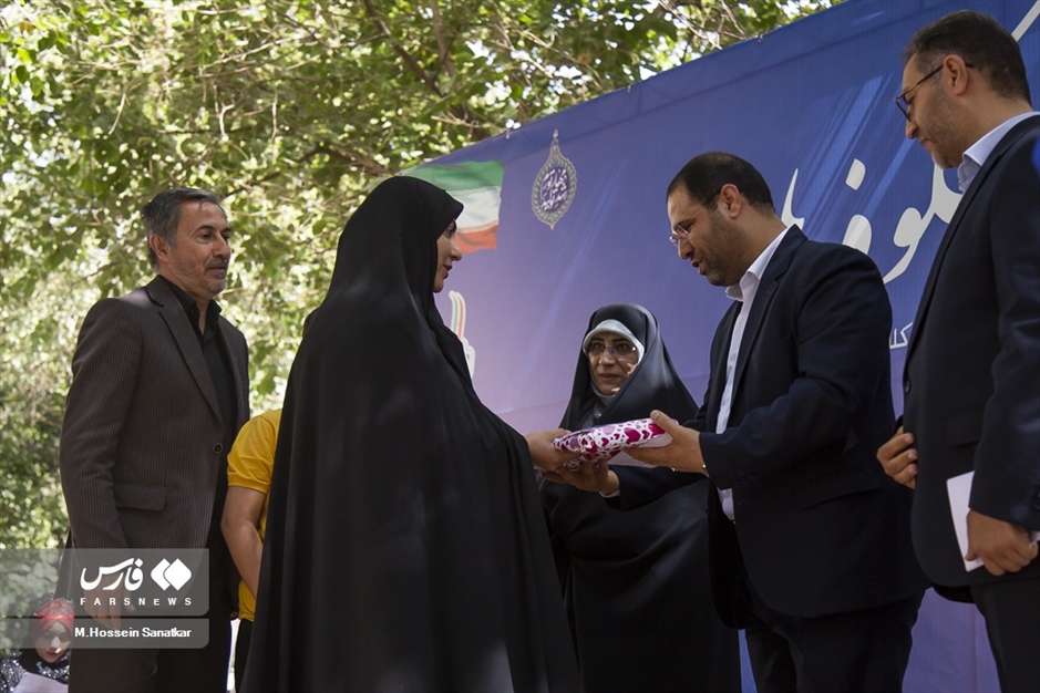 آئین جشن شکوفه ها