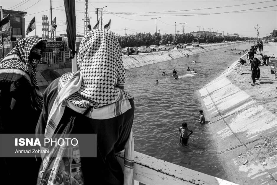 پیاده‌روی زائران اربعین در دمای ۴۰ درجه عراق
