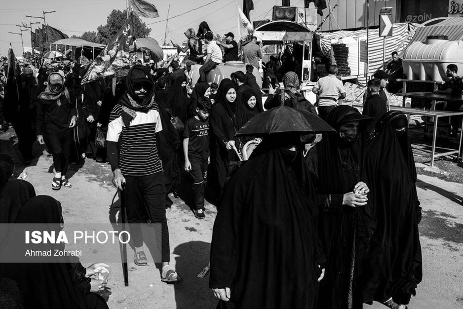 پیاده‌روی زائران اربعین در دمای ۴۰ درجه عراق