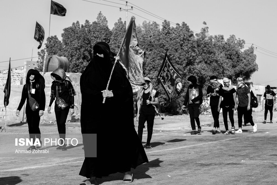 پیاده‌روی زائران اربعین در دمای ۴۰ درجه عراق