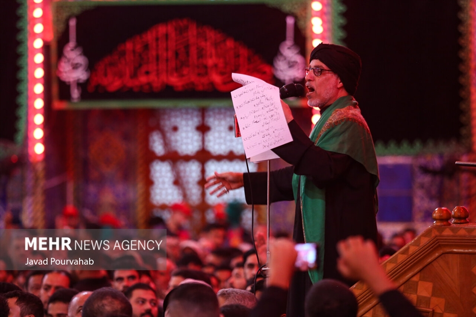 عزاداری زائران اربعین در حرم اباعبدالله