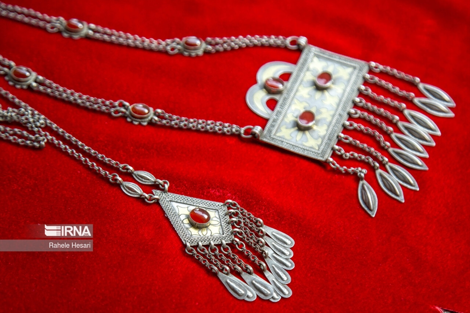 ساخت زیور آلات ترکمن