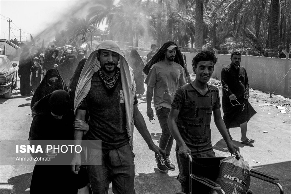پیاده‌روی زائران اربعین در دمای ۴۰ درجه عراق