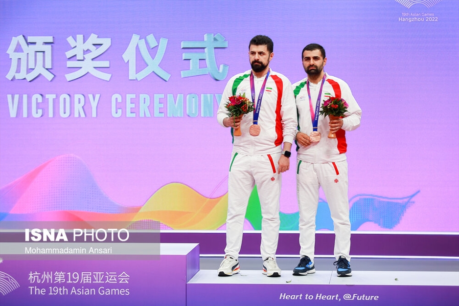 اهدای مدال تاریخی تنیس روی میز دونفره به برادران عالمیان