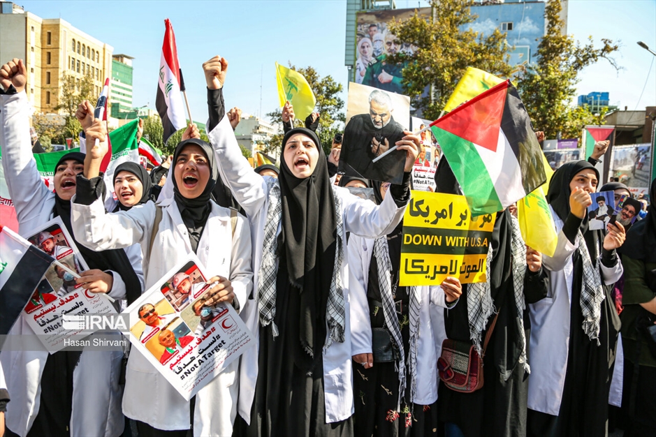 تجمع امدادگران و کادر درمان در میدان فلسطین