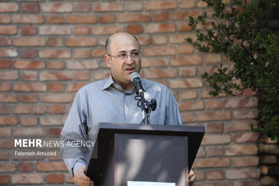 مراسم تشییع پیکر فردوس کاویانی