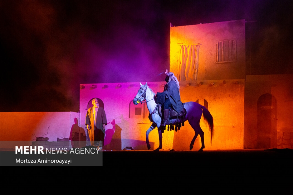 نمایش بزرگ میدانی «صدای پای عشق»