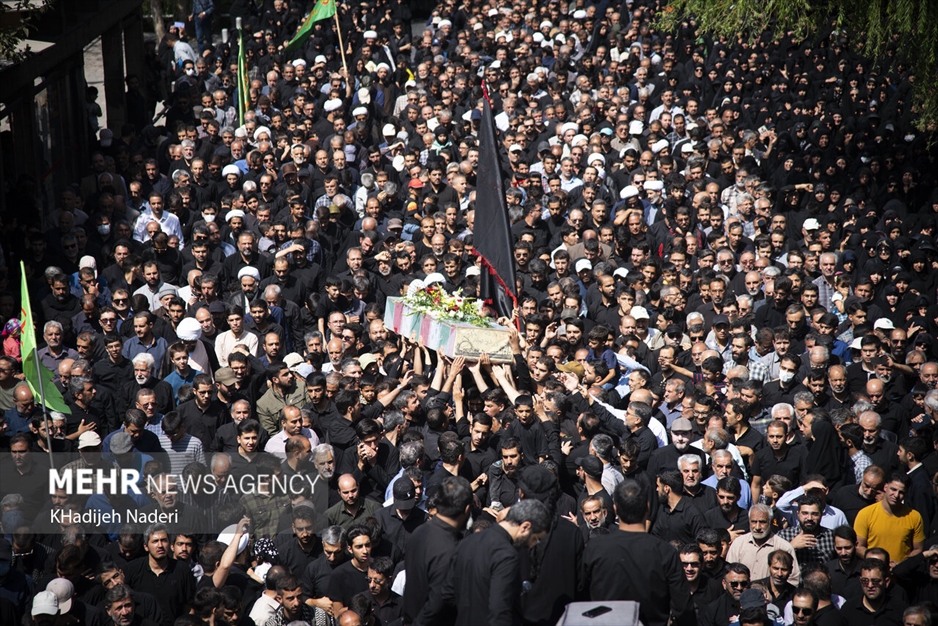 تشییع پیکر مطهر شهید گمنام در اصفهان