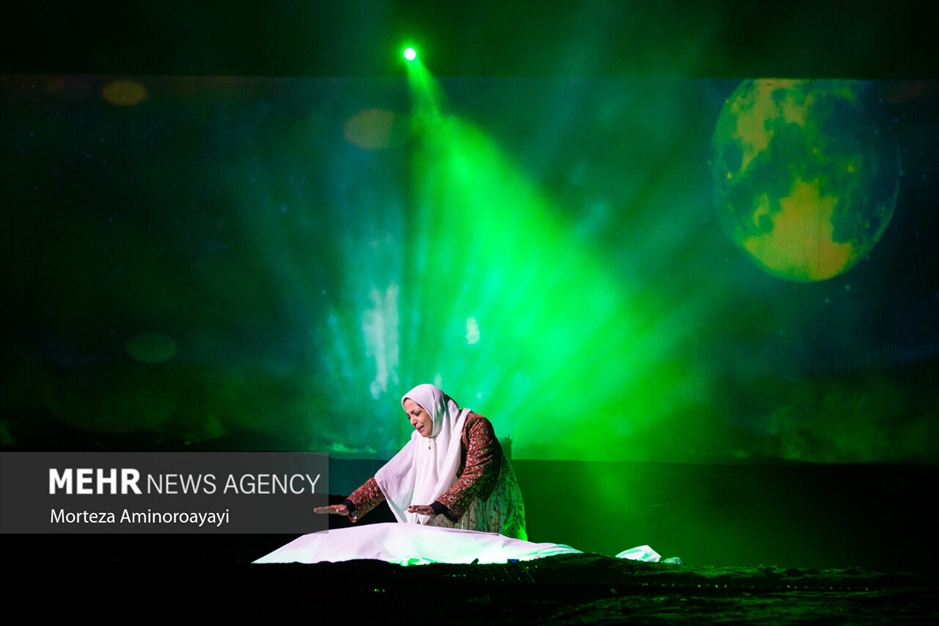 نمایش بزرگ میدانی «صدای پای عشق»