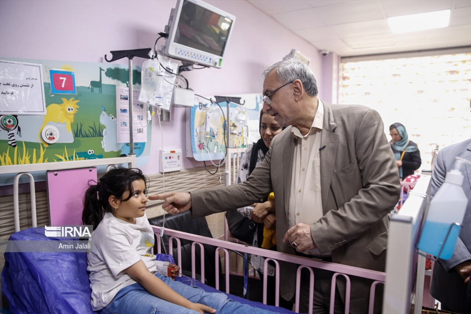 بازدید وزیر بهداشت از بیمارستان کودکان مفید