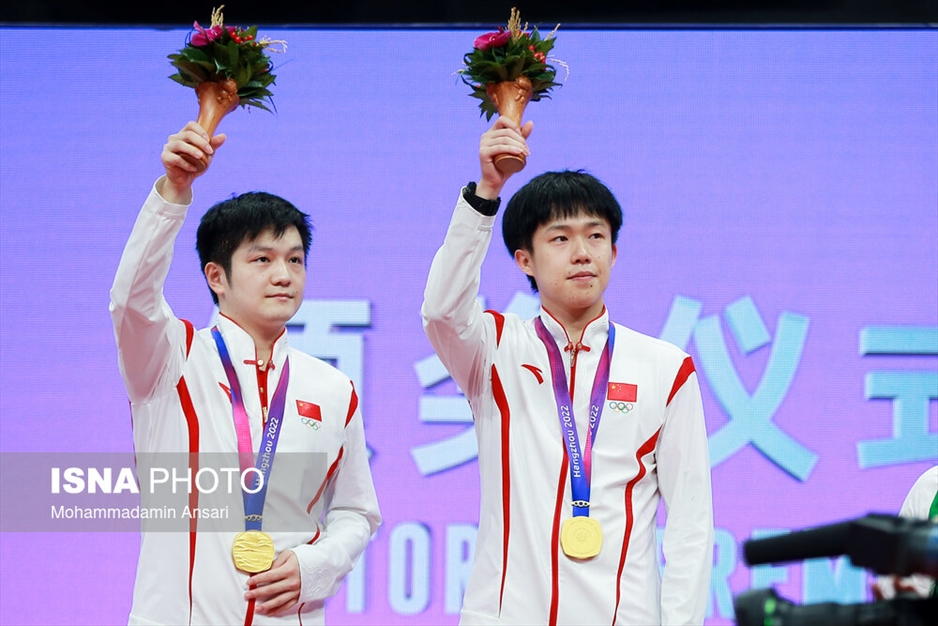 اهدای مدال تاریخی تنیس روی میز دونفره به برادران عالمیان