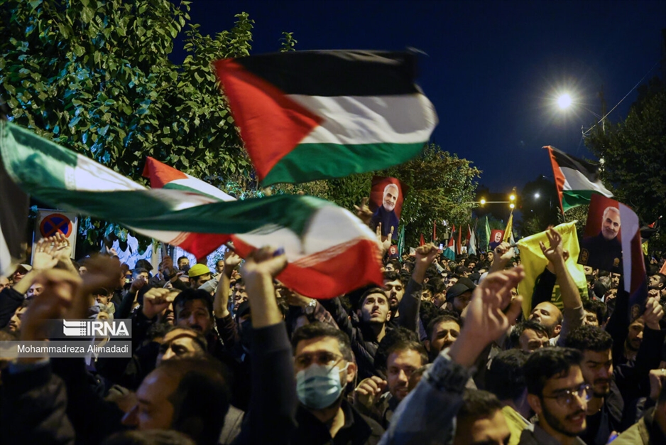 تجمع شبانه مردم در محکومیت جنایت جنگی رژیم صهیونیستی