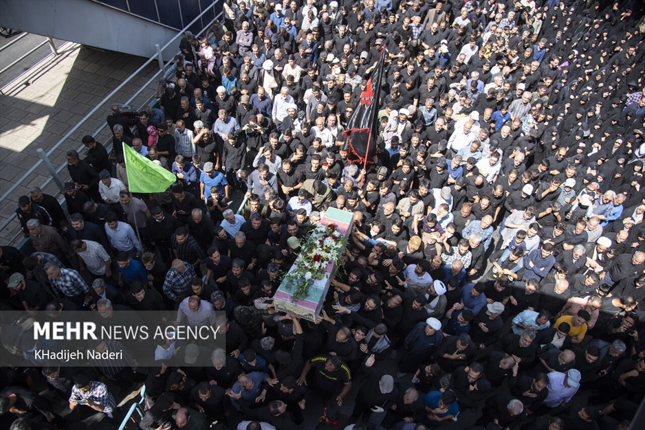 تشییع پیکر مطهر شهید گمنام در اصفهان