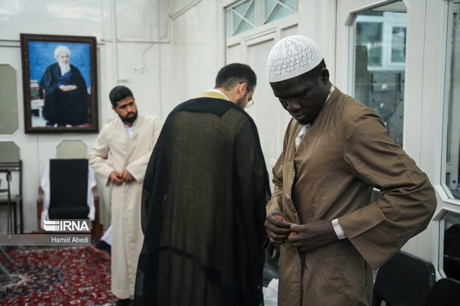 مراسم عمامه گذاری طلاب در قم