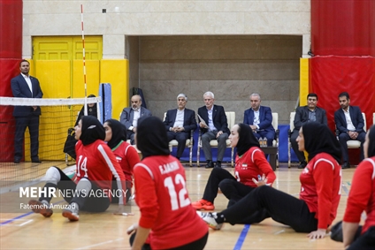 بازدید وزیر ورزش و جوانان از تمرین تیم ملی والیبال نشسته