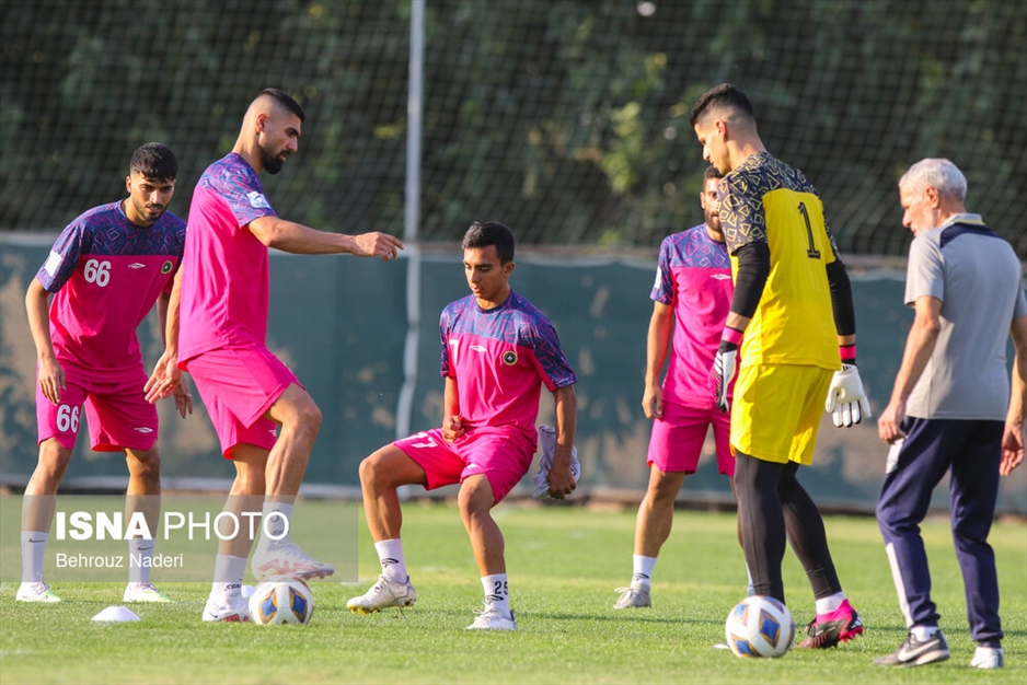 تمرین تیم سپاهان پیش از دیدار با الاتحاد عربستان
