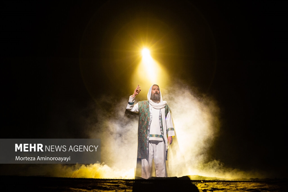 نمایش بزرگ میدانی «صدای پای عشق»