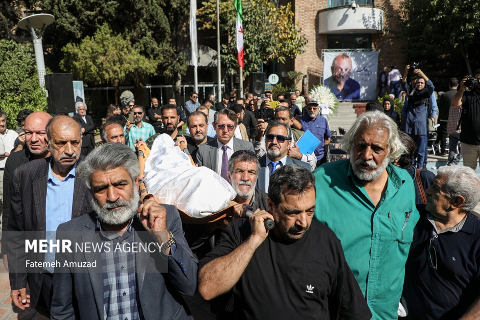 مراسم تشییع پیکر فردوس کاویانی