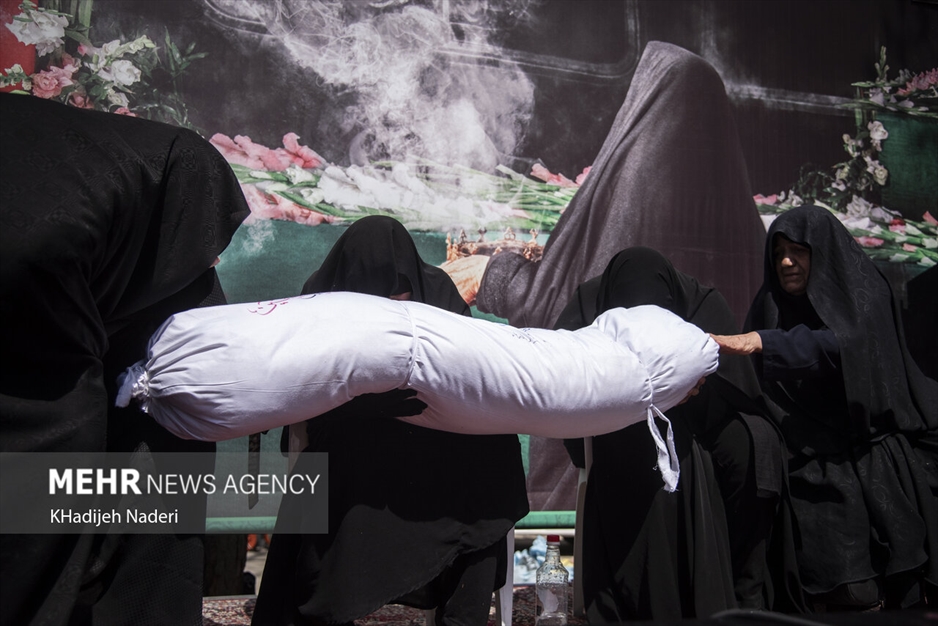 تشییع پیکر مطهر شهید گمنام در اصفهان