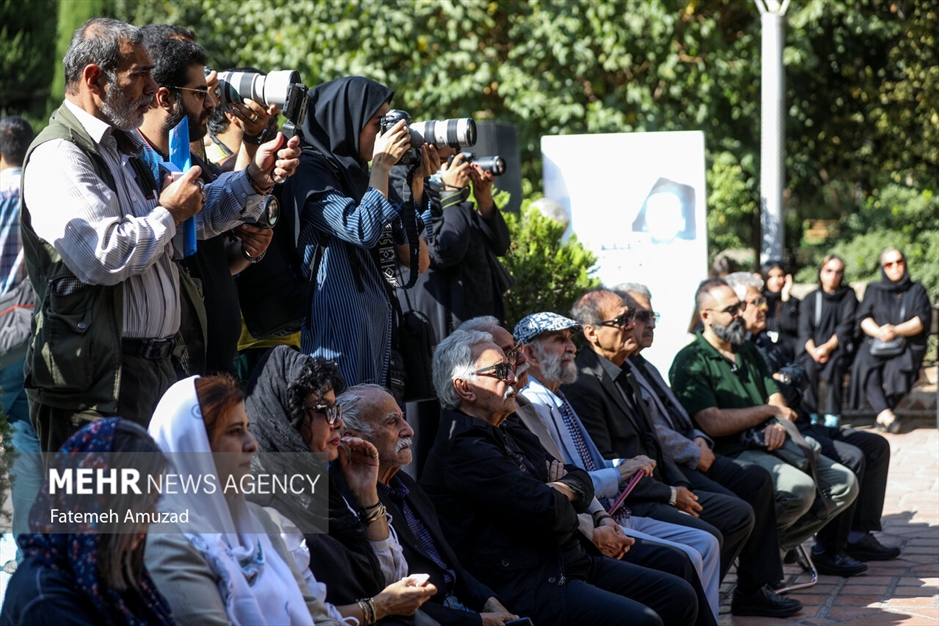 مراسم تشییع پیکر فردوس کاویانی