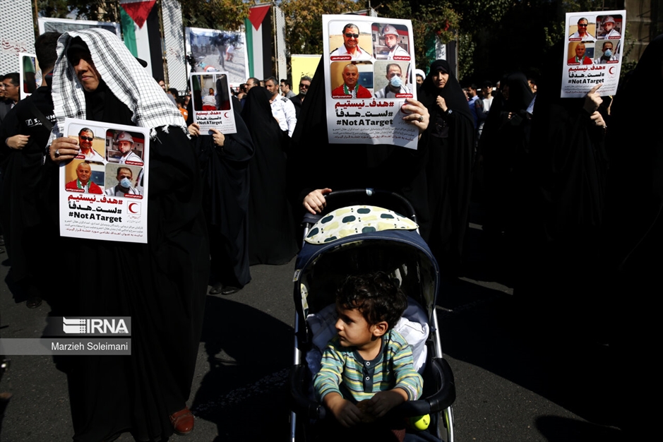 تجمع امدادگران و کادر درمان در میدان فلسطین