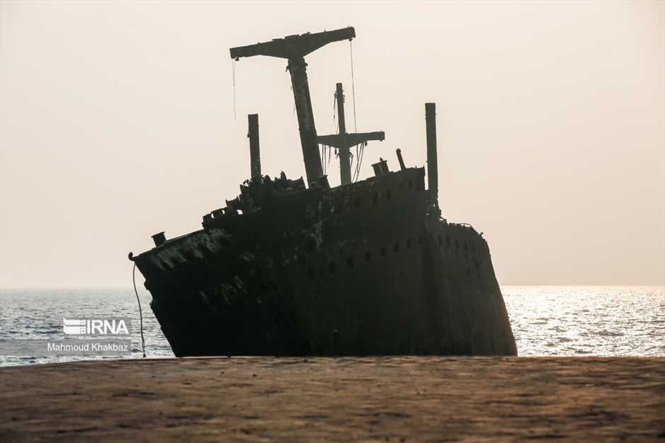 مرگ خاموش کشتی یونانی