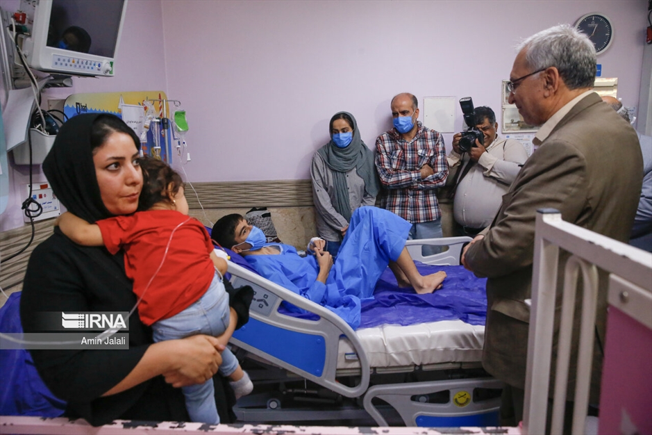 بازدید وزیر بهداشت از بیمارستان کودکان مفید