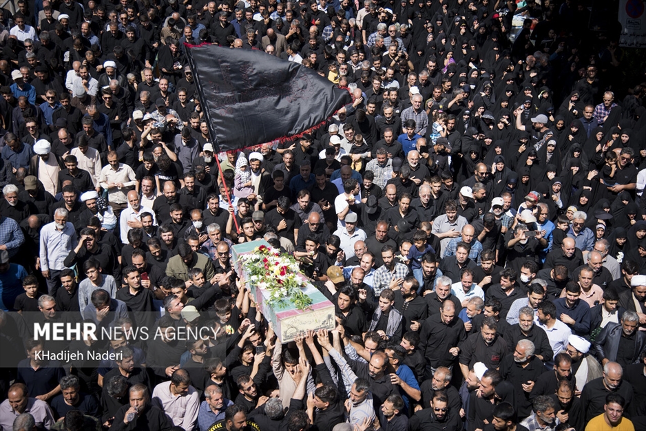 تشییع پیکر مطهر شهید گمنام در اصفهان