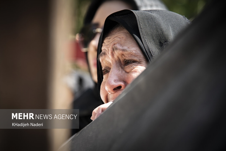 تشییع پیکر مطهر شهید گمنام در اصفهان