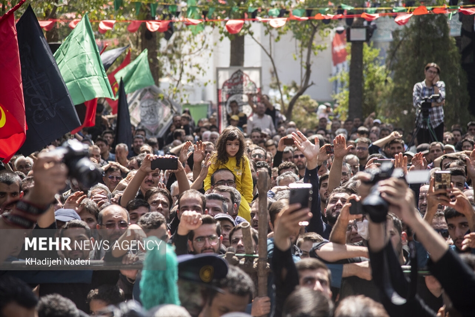 تشییع پیکر مطهر شهید گمنام در اصفهان