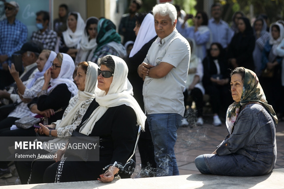 مراسم تشییع پیکر فردوس کاویانی