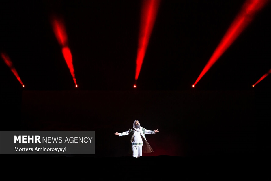 نمایش بزرگ میدانی «صدای پای عشق»