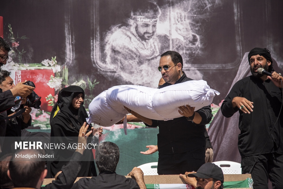 تشییع پیکر مطهر شهید گمنام در اصفهان