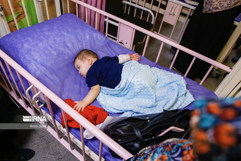 بازدید وزیر بهداشت از بیمارستان کودکان مفید