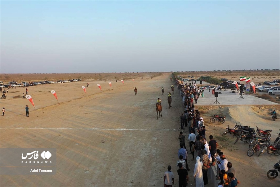«مسابقه شترسواری» در روستای کورزین قشم