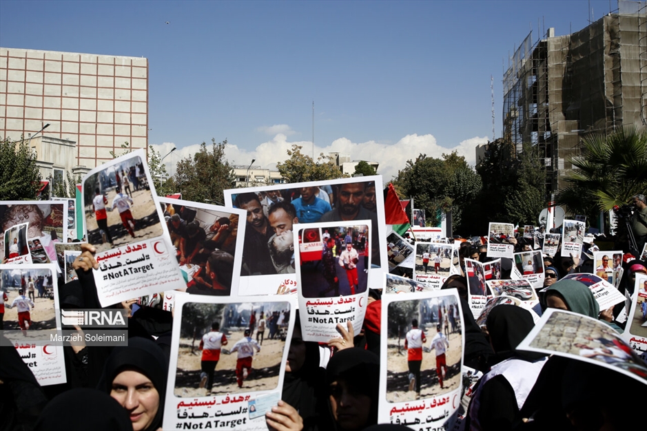 تجمع امدادگران و کادر درمان در میدان فلسطین