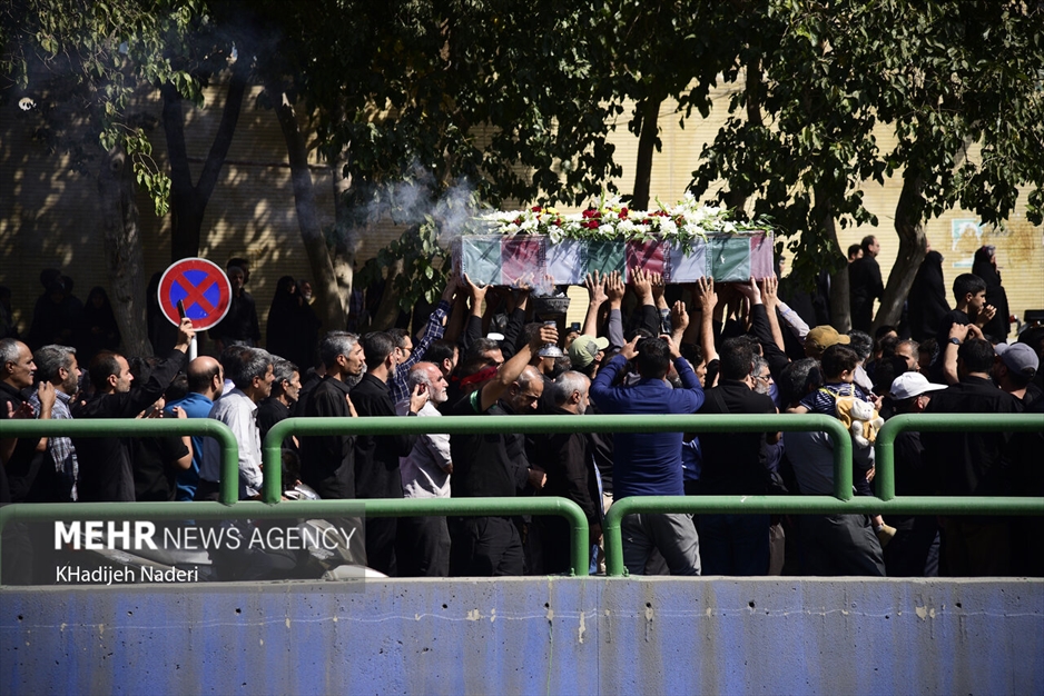 تشییع پیکر مطهر شهید گمنام در اصفهان