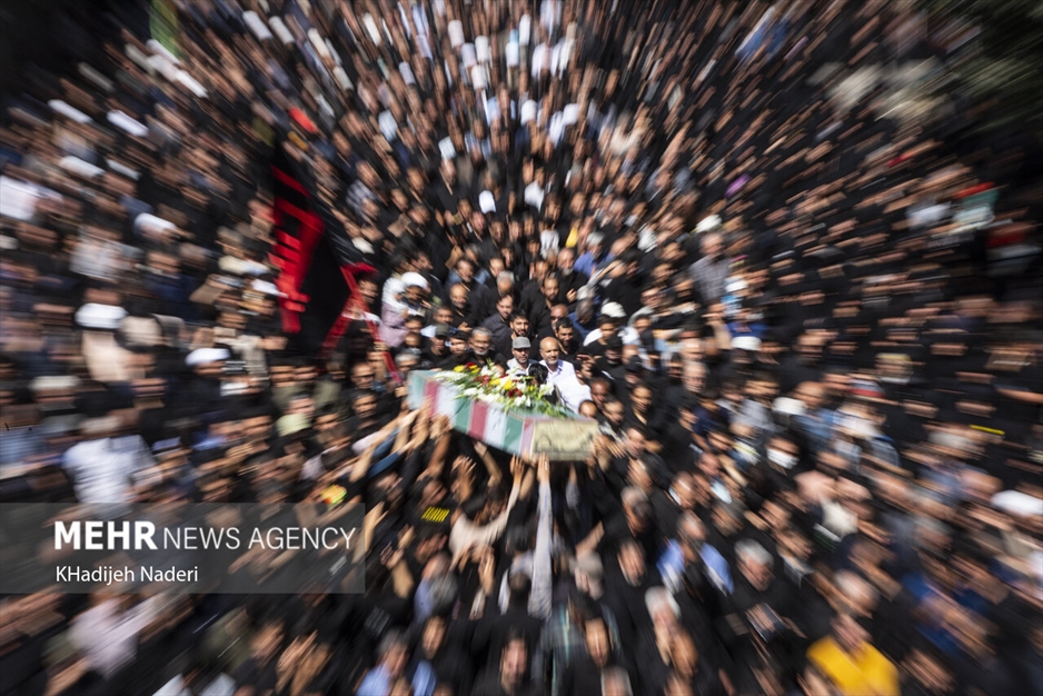 تشییع پیکر مطهر شهید گمنام در اصفهان