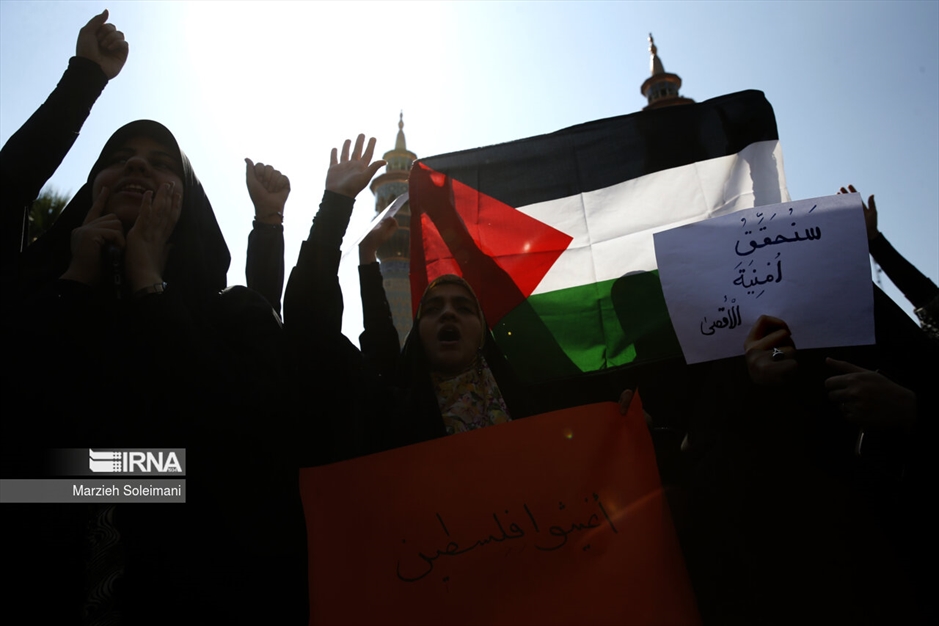 تجمع امدادگران و کادر درمان در میدان فلسطین