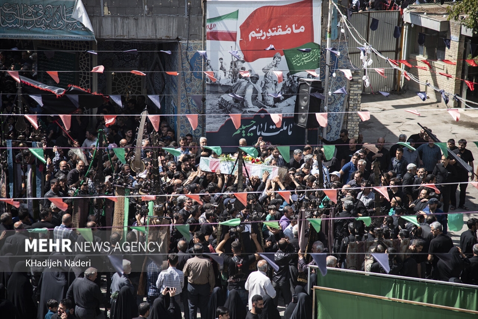 تشییع پیکر مطهر شهید گمنام در اصفهان