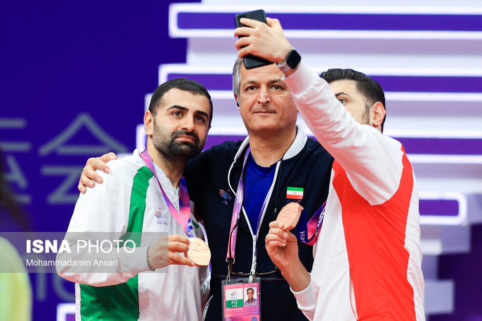 اهدای مدال تاریخی تنیس روی میز دونفره به برادران عالمیان