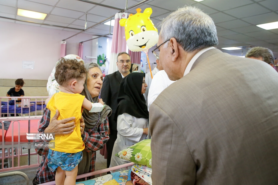 بازدید وزیر بهداشت از بیمارستان کودکان مفید
