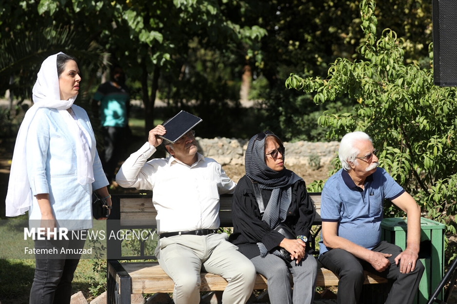 مراسم تشییع پیکر فردوس کاویانی